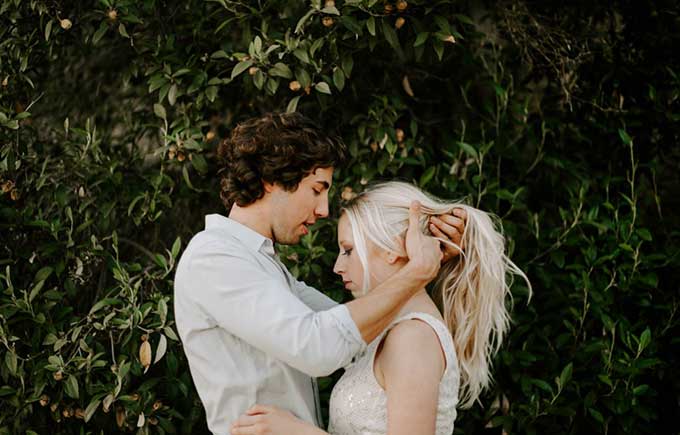 If you have had challenges forming a deep connection when dating online, here are five things you can do right now that will assist you.