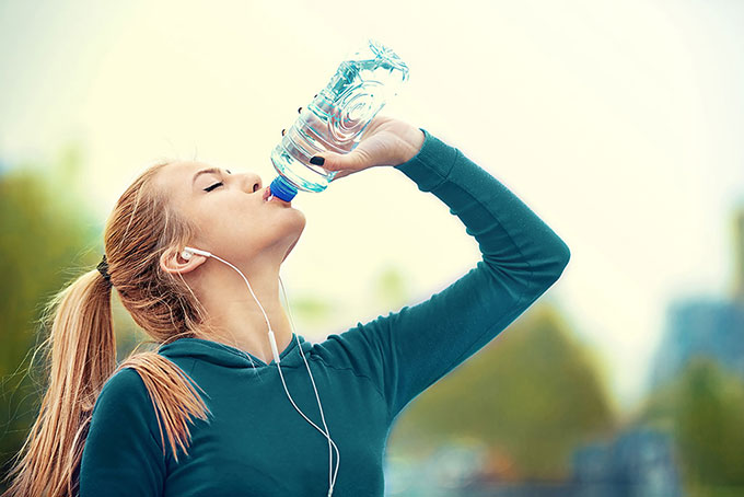 Of all the beauty goals we aspire to, having glowing, healthy skin would have to top the list. Sure, there are highlighters and bronzers that can give you a glow – but healthy skin has a radiance all its own. If you’re done with tired and dull-looking skin, these five simple tips will help you get your glow on.