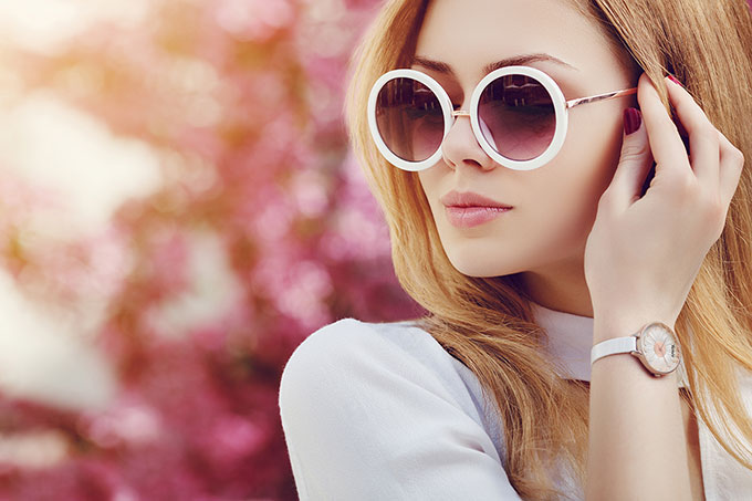  Adapting your outfits to a whole new season can be great fun, but also somewhat overwhelming. How can you pull off the short shorts when you haven’t topped up your tan yet? Not to fear, we’ve put together a crash course in spring fashion for every occasion so you never need to be left hanging.