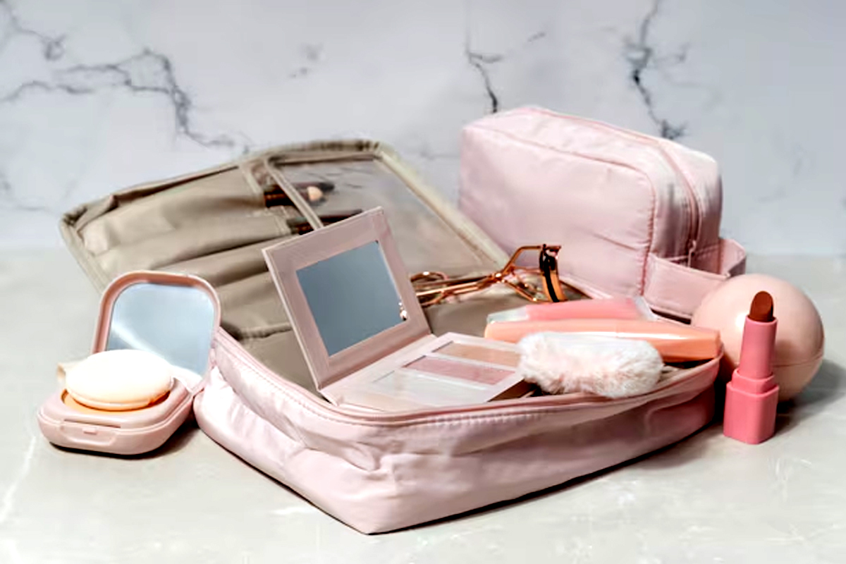 The Must-Have Features of a Travel Toiletry Bag