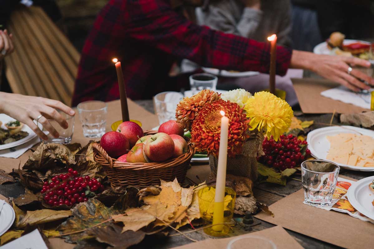 Cozy Autumn Dinner: Decorate & Bucket List for Autumn Vibes