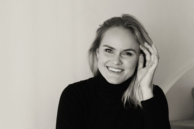 Introducing ELIISE MAAR, the self-eponymous jewellery label that boasts an impressive collection of contemporary bespoke minimalist jewellery. Based in Melbourne, the world-renowned brand uses locally sourced precious metals and gems that are handcrafted and made to last in excess of 90 years! We had the opportunity to speak with designer and entrepreneur Eliise about how it all began through to what an average day looks like in her creative world.