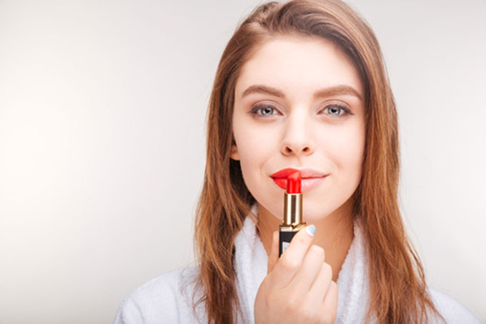 With thousands of lipstick brands and kinds, it can be confusing what to purchase, especially if you have dry and sensitive lips. In this article, we’ll give you a few of the best lipsticks for dry and sensitive lips.