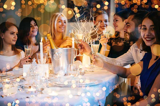 Struggling to afford going out? I’ve rounded up a few tips to making the most of staying in, being social and keeping those dollars in the bank.