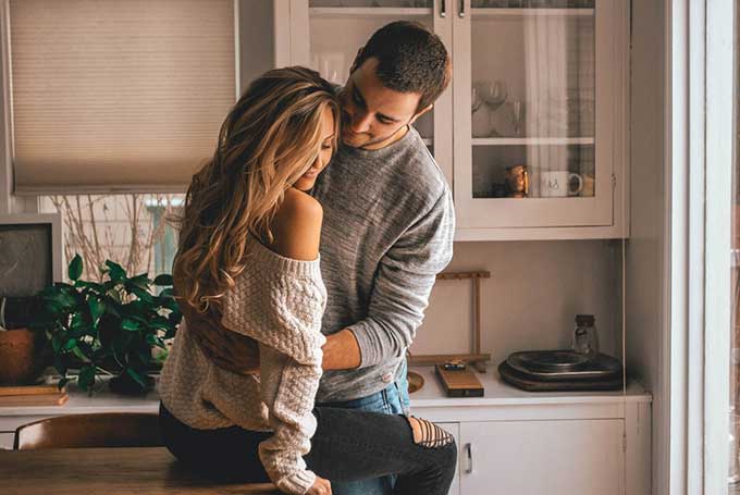 Do you feel like the honeymoon phase is over in your relationship?    Here are four R’s to help you bring the honeymoon back and keep it alive regardless of how long you have been together.