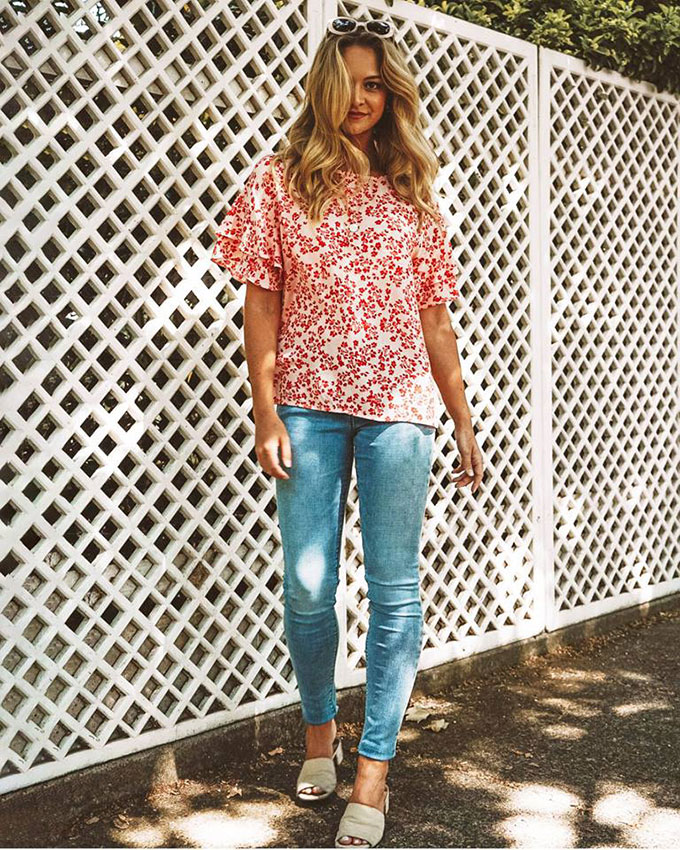 If you haven’t bought a pair of jeans for a while, take some time to study the various shapes (or fits as they are called in the jeans world) and pay attention to both the leg length and the rise (the distance the jeans go towards your waist). Don’t just buy the first pair you lay your hands on, or worse, buy it without trying it on!