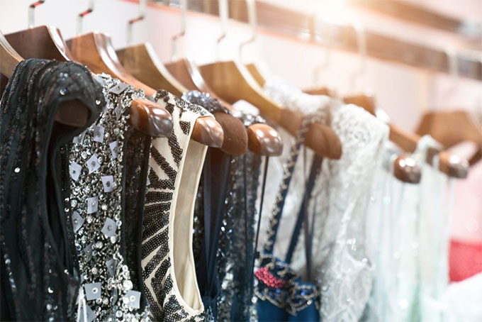 There seem to be life hacks for every part of our lives these days, with online video tutorials teaching all kinds of helpful tips for improving efficiency and productivity to millions of couch potatoes around the world. Of course this means that there are life hacks for fashion too, which is great if you want to look good but don’t have a lot of spare cash. Try these five fashion hacks for size – and style!