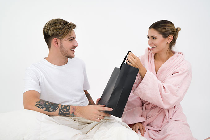 couple gift dec 01
