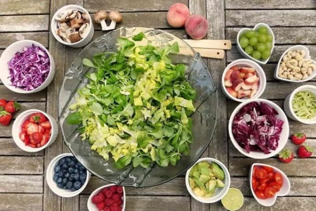 What are the benefits of a vegan meal?